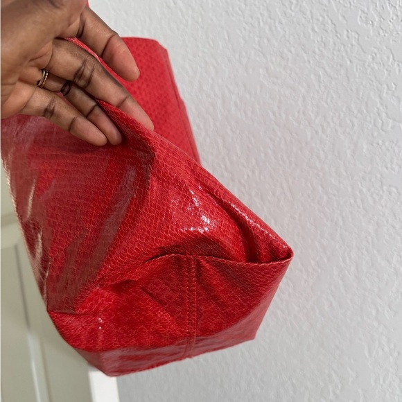 Vtg Saks Fifth Avenue red faux snake large tote bag - Picture 3 of 7